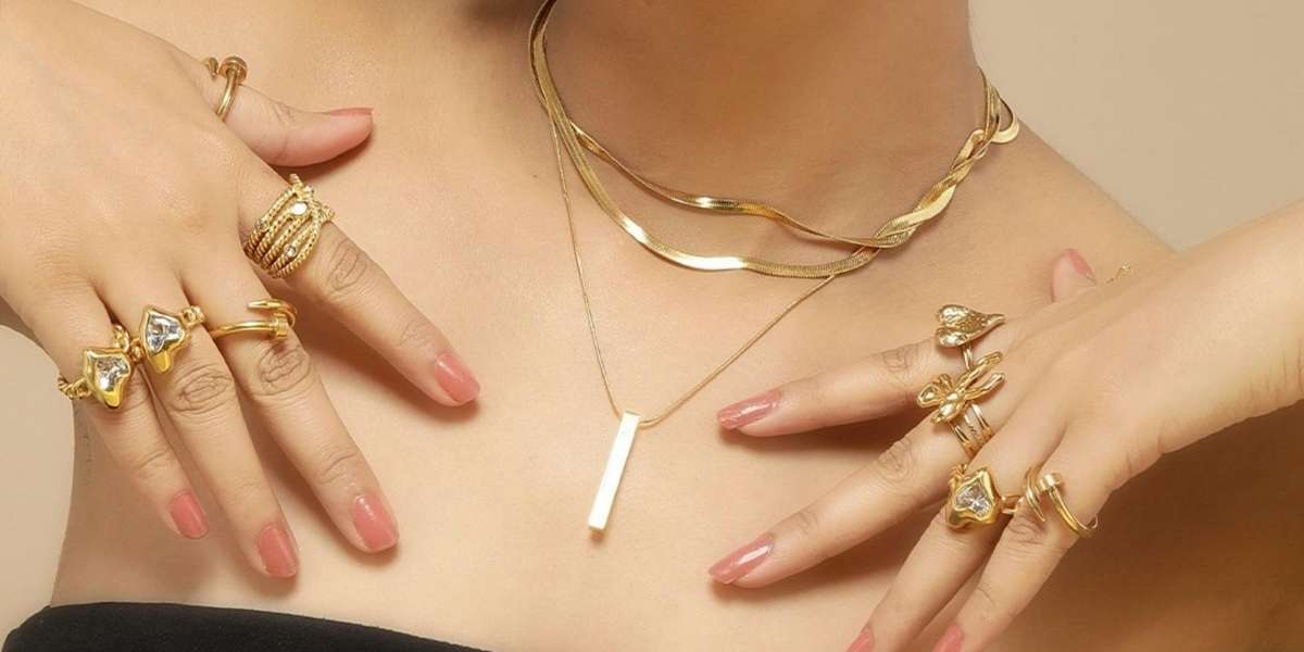 des Bijoux dorés