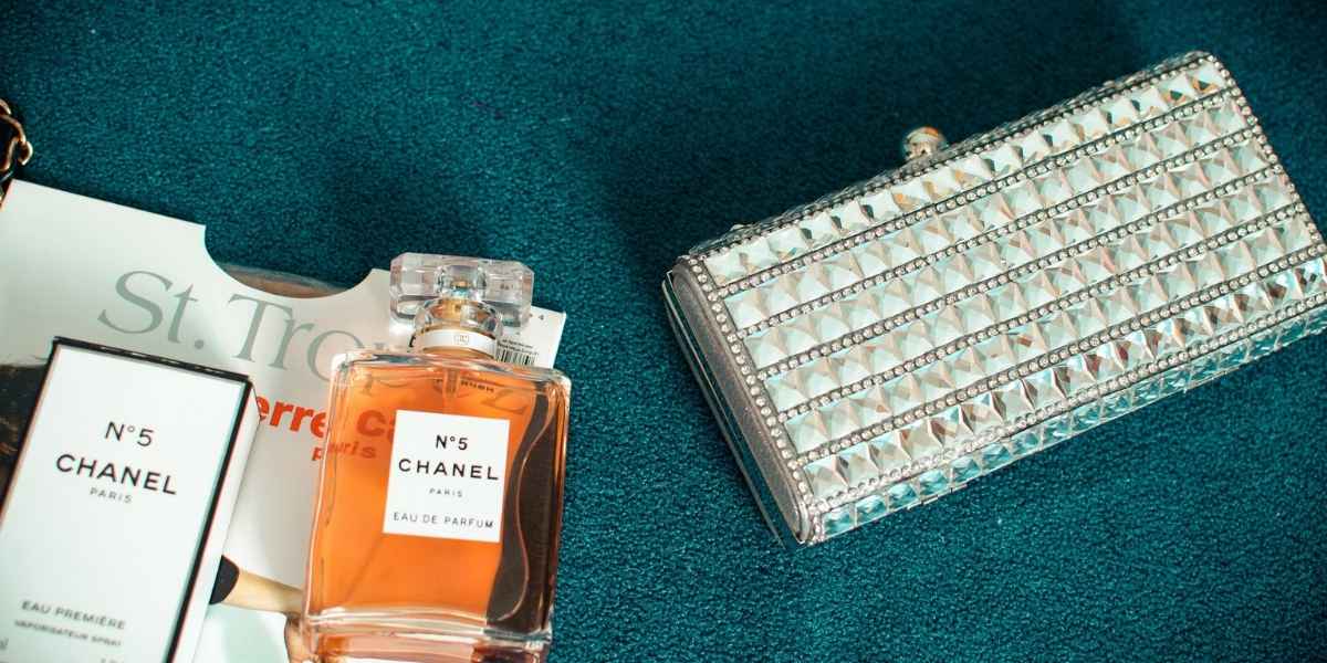 le Chanel vs Dior
