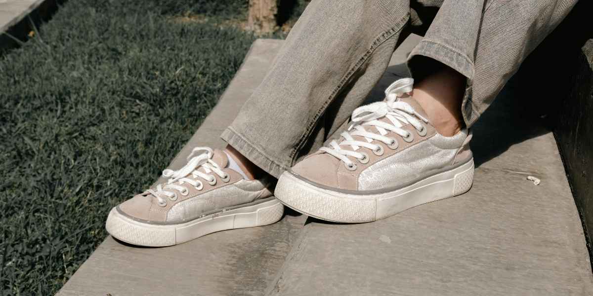 le Veja vs Adidas